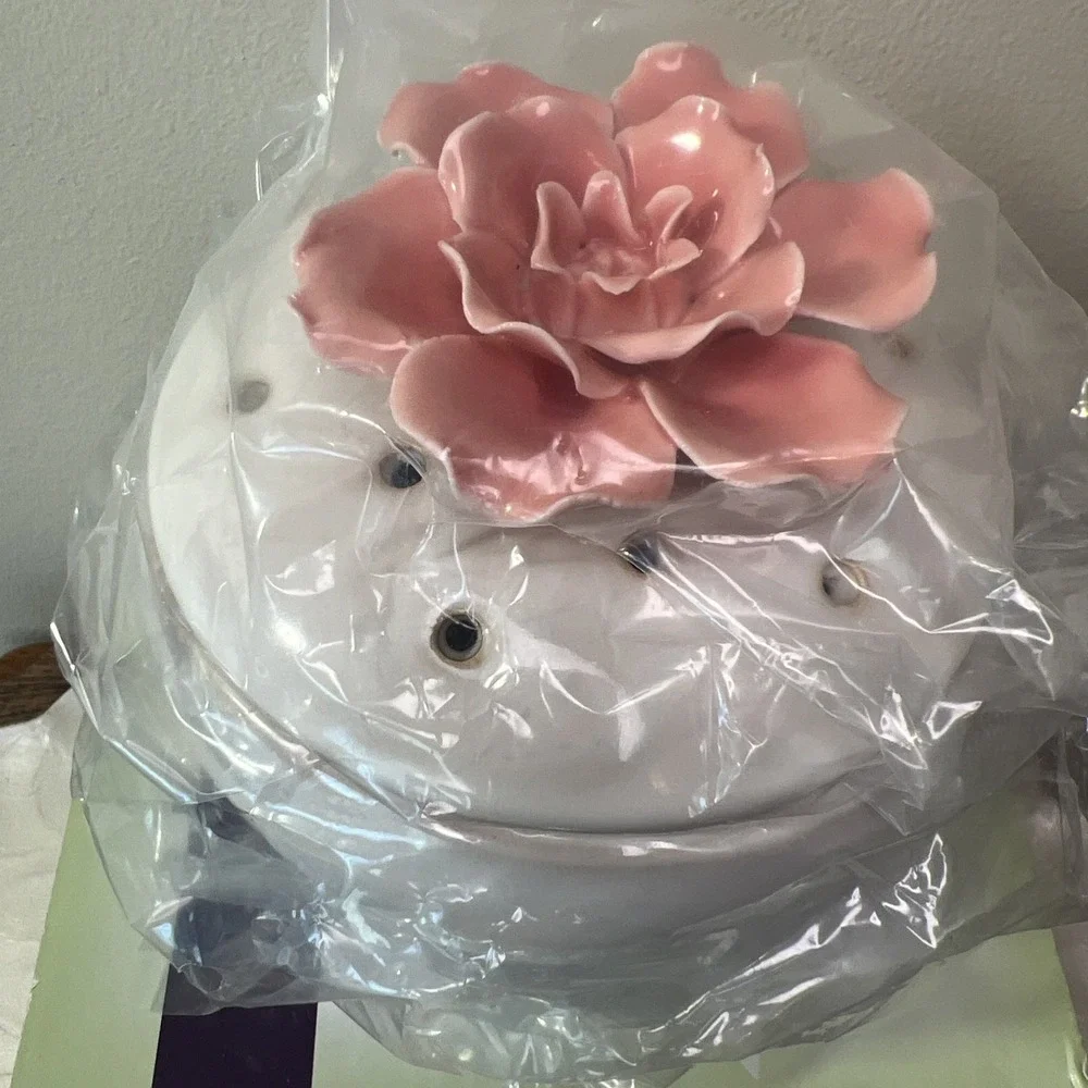 Scentsy‎ In Bloom Element Warmer Retired Pink Flower Wax Warmer NIB